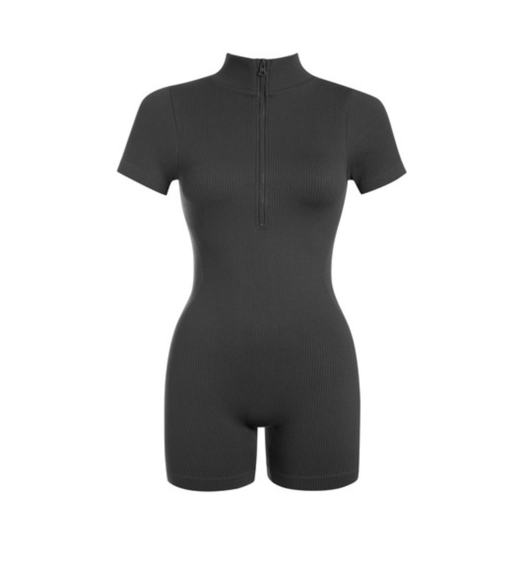 Essential short - black